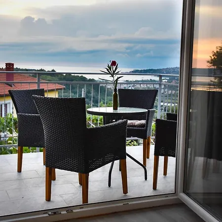 Apartma Med Oljkami - *