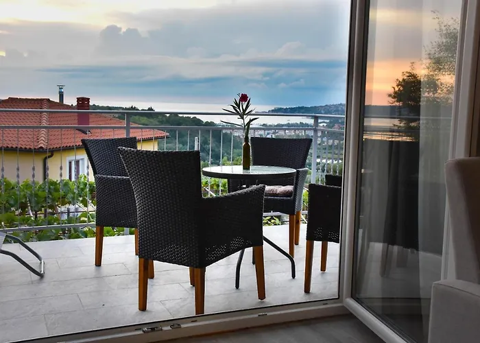 Apartma Med Oljkami - *