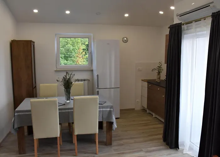 Apartman Apartma Med Oljkami - *