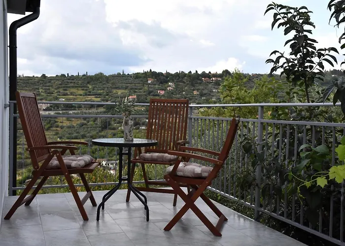 Lejlighed Apartma Med Oljkami -